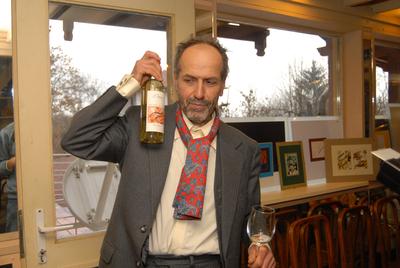 Benkő Dániel női hátsókat fest-stock-foto