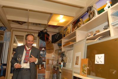 Benkő Dániel női hátsókat fest-stock-foto