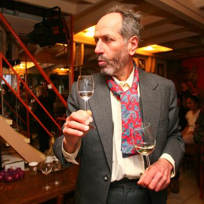 Benkő Dániel női hátsókat fest-stock-foto