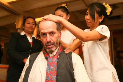 Benkő Dániel női hátsókat fest-stock-foto