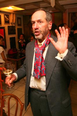 Benkő Dániel női hátsókat fest-stock-foto