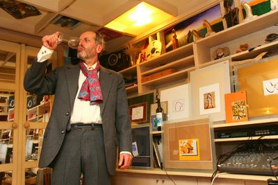 Benkő Dániel női hátsókat fest-stock-foto