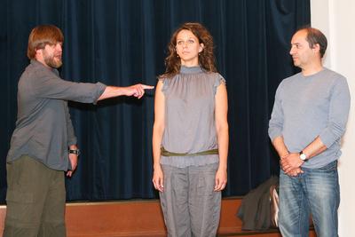 Iskolákat ajándékoz meg a Beugró csapata-stock-foto