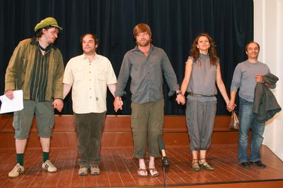 Iskolákat ajándékoz meg a Beugró csapata-stock-foto