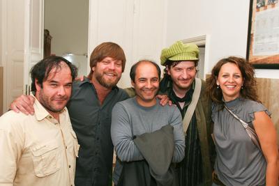 Iskolákat ajándékoz meg a Beugró csapata-stock-foto