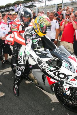 Több ezren voltak kíváncsiak Talmácsi Gábor bemutatójára-stock-foto