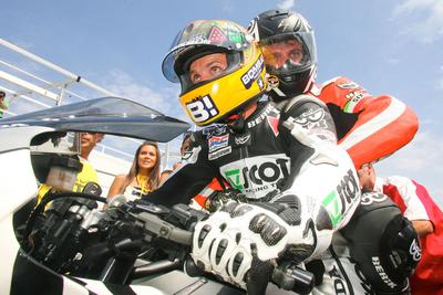 Több ezren voltak kíváncsiak Talmácsi Gábor bemutatójára-stock-foto