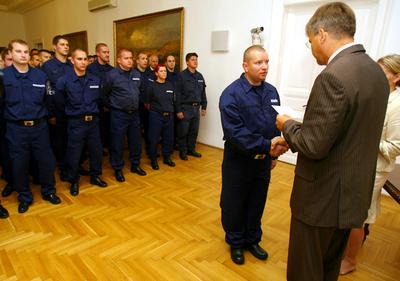 Demszky Gábor megjutalmazta a rendőröket-stock-foto
