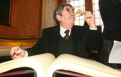 16 új díszpolgára van a fővárosnak-stock-foto