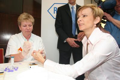 Öt éves az Egy Csepp Figyelem Alapítvány-stock-foto