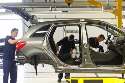 Mercedes gyár Kecskeméten-stock-foto