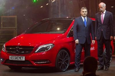 Mercedes gyáravató Kecskeméten-stock-foto