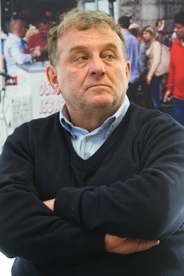 A Szóval?! nevű vitaverseny megnyitója-stock-foto