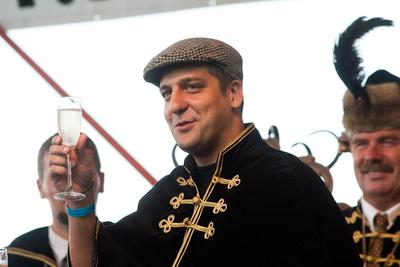 Pezsgőlovag-avatás a Borfesziválon-stock-foto