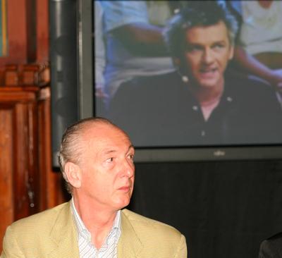 Megszületett a Társulat szereposztása-stock-foto