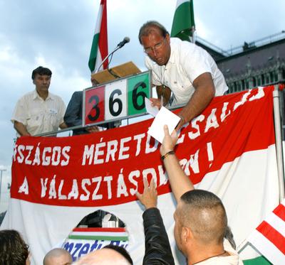 Ismét a kormány ellen tüntettek a Kossuth téren-stock-foto