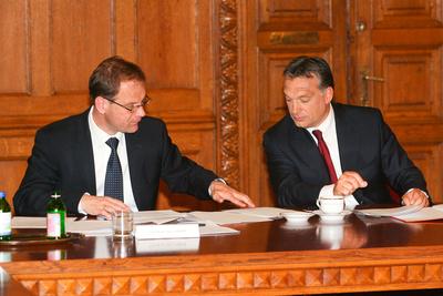 Orbán Viktor bemutatta kormánya tagjait-stock-foto