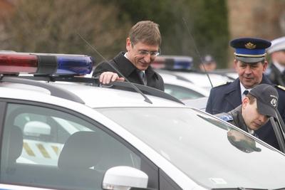 Új autókat kapott a rendőrség-stock-foto