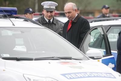 Új autókat kapott a rendőrség-stock-foto