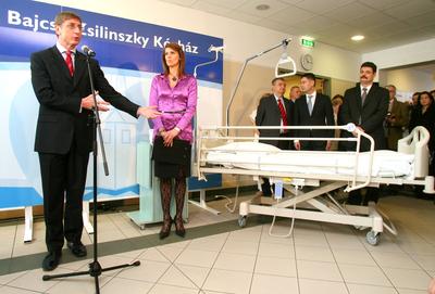 Ünnepélyes pillanatok a kőbányai Bajcsy-Zsilinszky Kórházban-stock-foto