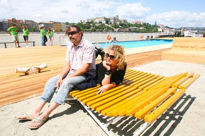 Pénteken nyit az uszálystrand a Dunán-stock-foto
