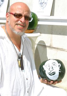 Portréképek görögdinnyén-stock-foto