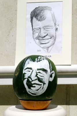 Portréképek görögdinnyén-stock-foto