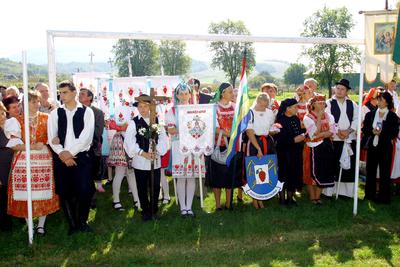 Felállították a palócok keresztjét Herencsényben-stock-foto