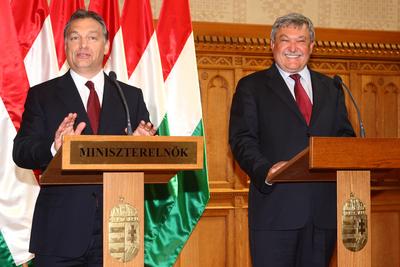 Orbán Viktor és Csányi Sándor sajtótájékoztatója a Parlamentben-stock-photo