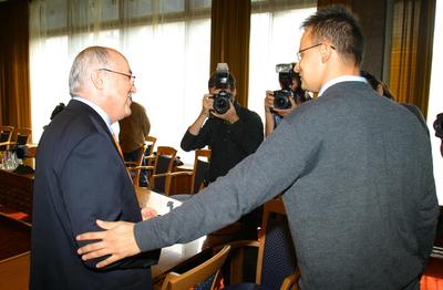 Erdős Ákos és Szijjártó Péter-stock-foto