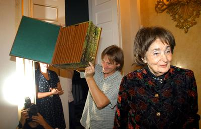 Szabó Magda 88 éves-stock-foto