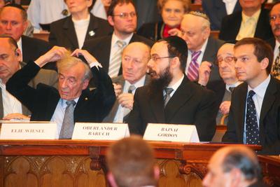 Elie Wiesel Budapesten-stock-foto