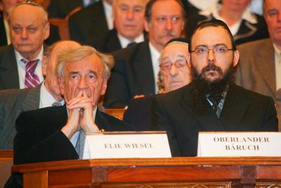 Elie Wiesel Budapesten-stock-foto