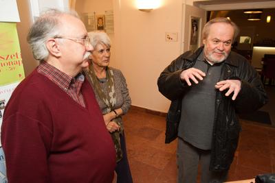 Könyvbemutató-stock-foto