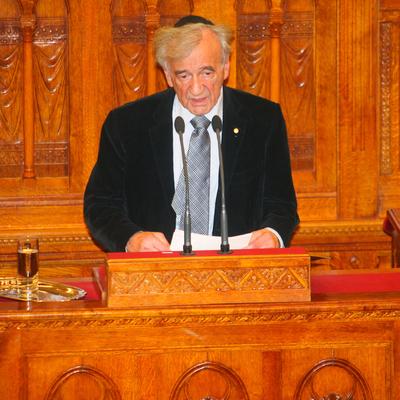 Elie Wiesel Budapesten-stock-foto