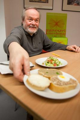 Könyvbemutató-stock-foto