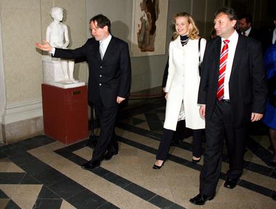 A kulturális miniszter megnyitotta a Van Gogh-kiállítást-stock-foto