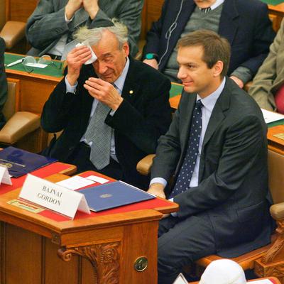Elie Wiesel Budapesten-stock-foto
