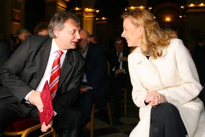 A kulturális miniszter megnyitotta a Van Gogh-kiállítást-stock-foto