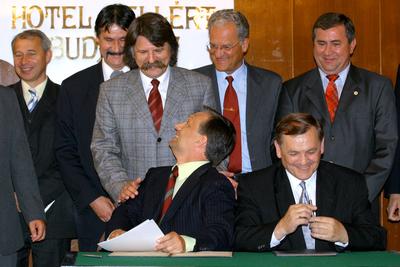 Együttműködést írt alá a Fidesz és a Nemzeti Fórum-stock-foto