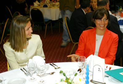 Jótékonysági vacsora-stock-foto