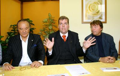 Neves személyiségek állnak a Tisztelet Vonal mögött-stock-foto