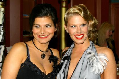 Az Egy szoknya, egy nadrág díszbemutatója az Urániában-stock-foto