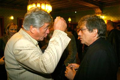 Az Egy szoknya, egy nadrág díszbemutatója az Urániában-stock-foto