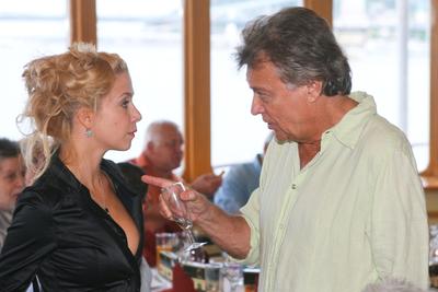 Vígszínház évadzáró parti a Dunán-stock-foto