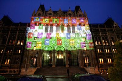 Ünneplőben az ország háza-stock-foto