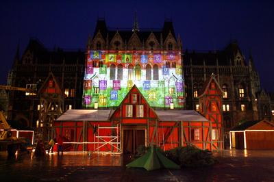 Ünneplőben az ország háza-stock-foto