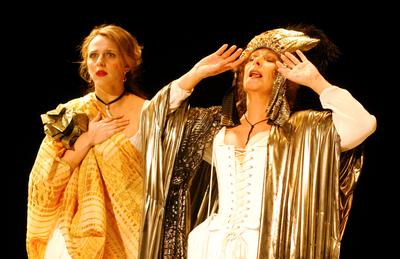 April de Angelis: Színházi Bestiák-stock-foto