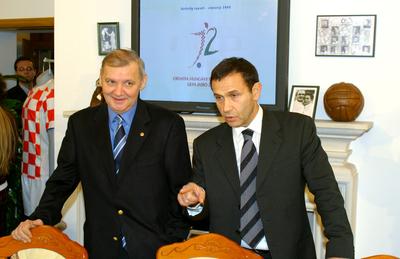 Sajtótájékoztató a 2012-s közös EB-ről-stock-foto