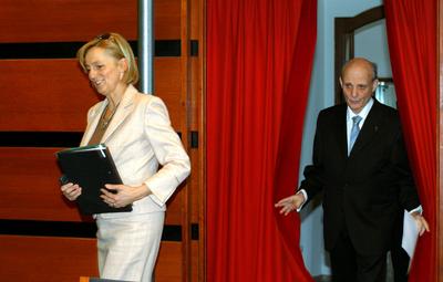 Együttműködési megállapodást kötött az MDF és a Tisztelet Társasága-stock-foto